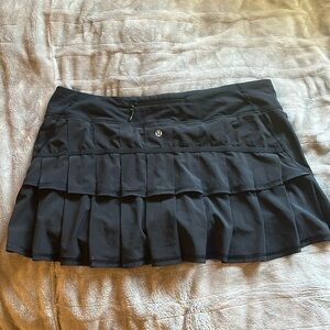 BLACK VINTAGE LULULEMON SKIRT SIZE 12